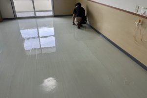 埼玉県東松山市施設のクリーニング工事中！！